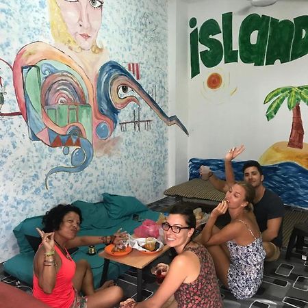 B&L Islanders Inn جورج تاون المظهر الخارجي الصورة