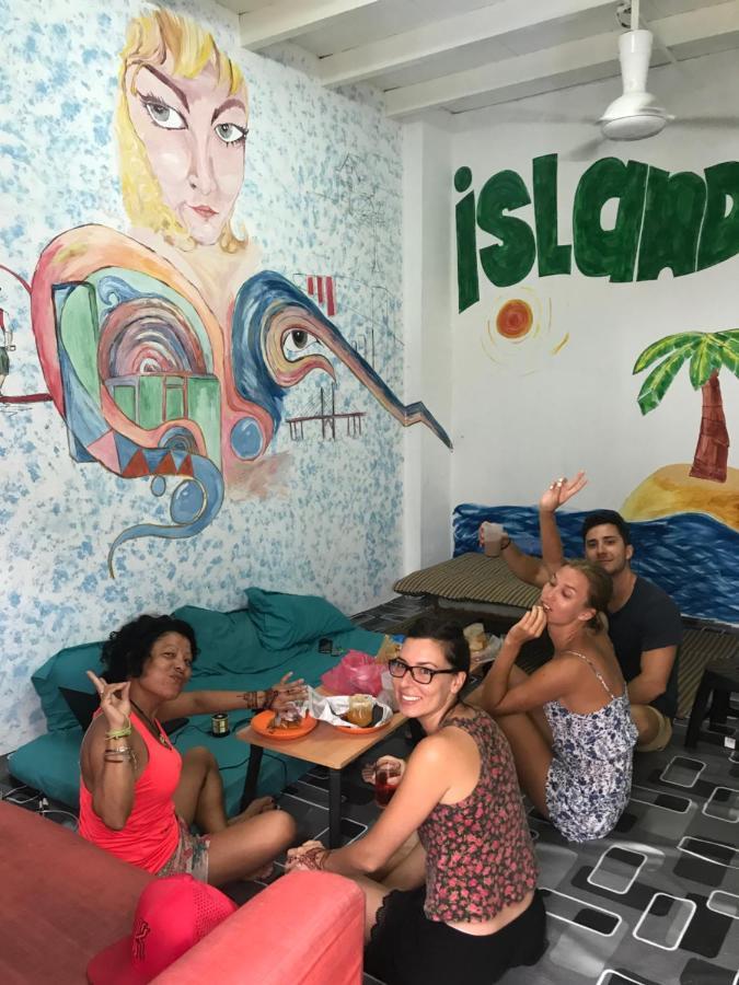 B&L Islanders Inn جورج تاون المظهر الخارجي الصورة